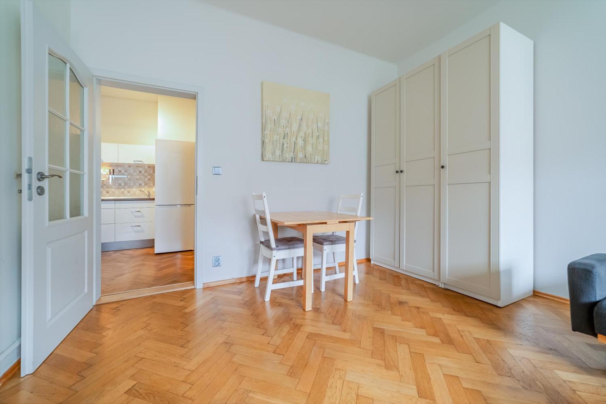 Apartament Spacious Central Budget-friendly By Rentez